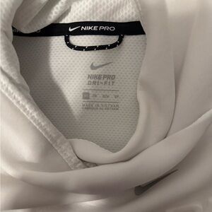 nike cropped hoodie